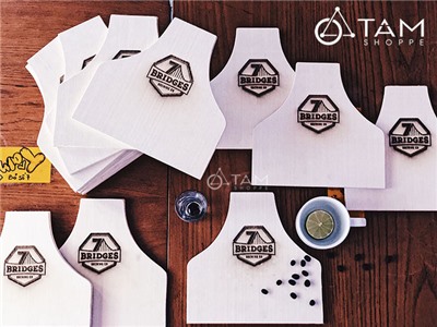 Thớt gỗ khắc logo 7 BRIDGES